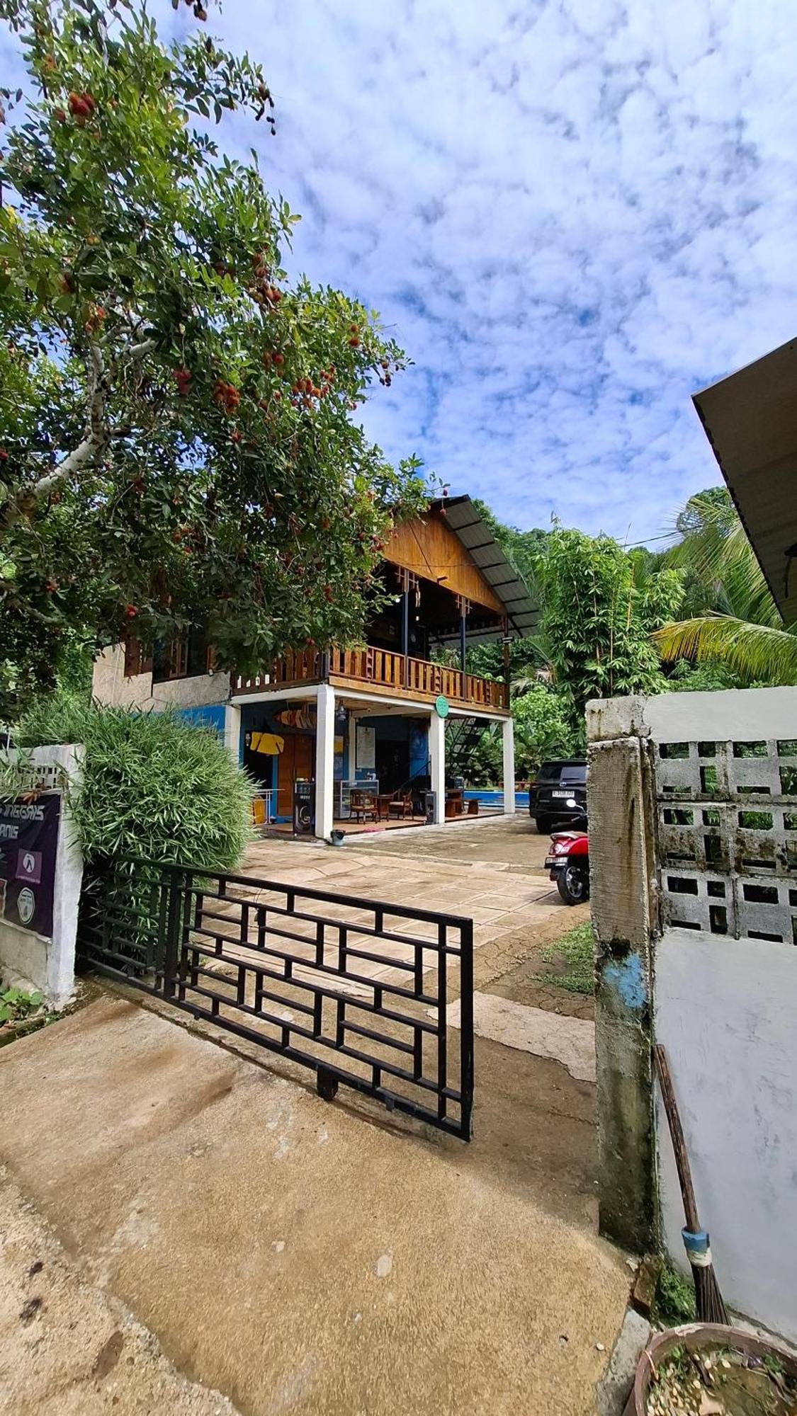 Air Manis Secret Surfcamp Apartman Taluk Batung Kültér fotó