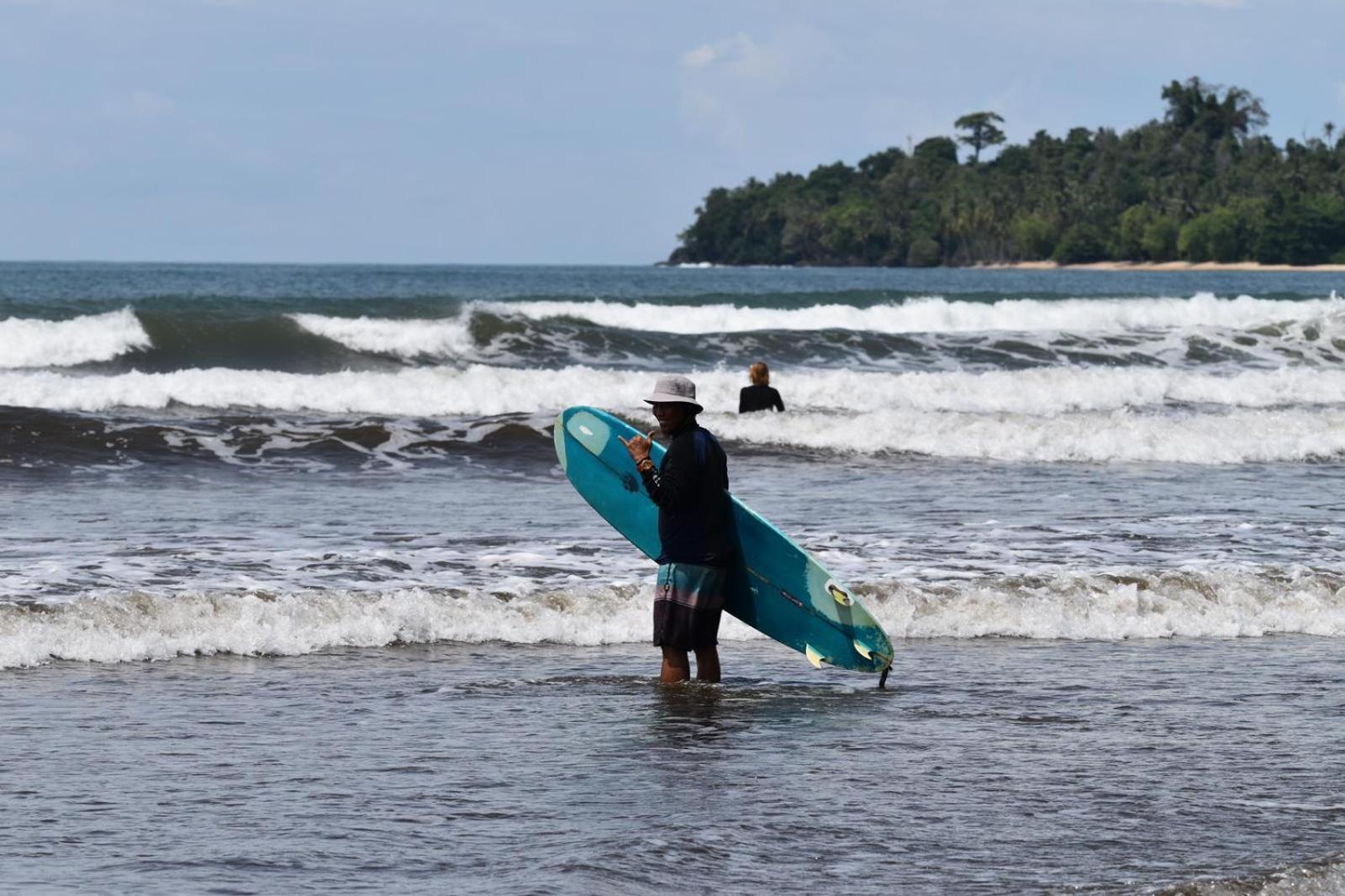 Air Manis Secret Surfcamp Apartman Taluk Batung Kültér fotó